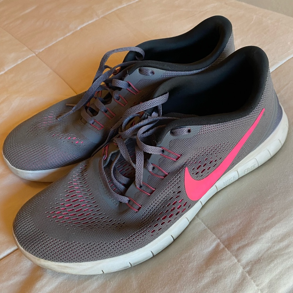 Nike Tennis Shoes size 10